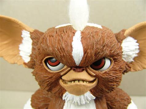 A young man inadvertently breaks three important rules concerning his new pet and unleashes a horde of malevolently mischievous monsters on a small town. Gremlins Mogwai Series 3 Images and Info - The Toyark - News