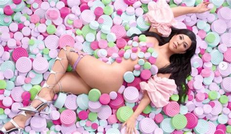 kourtney kardashian poses naked to announce new vitamin brand lemme