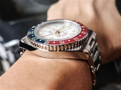 316l stainless steel case back : San Martin 'Pan Am' GMT, Men's Fashion, Watches on ...