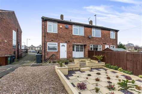 Three other bedrooms and bathroom upstairs as well. 2 bedroom house to rent, Bradford Road, Bradford, BD3 7BA