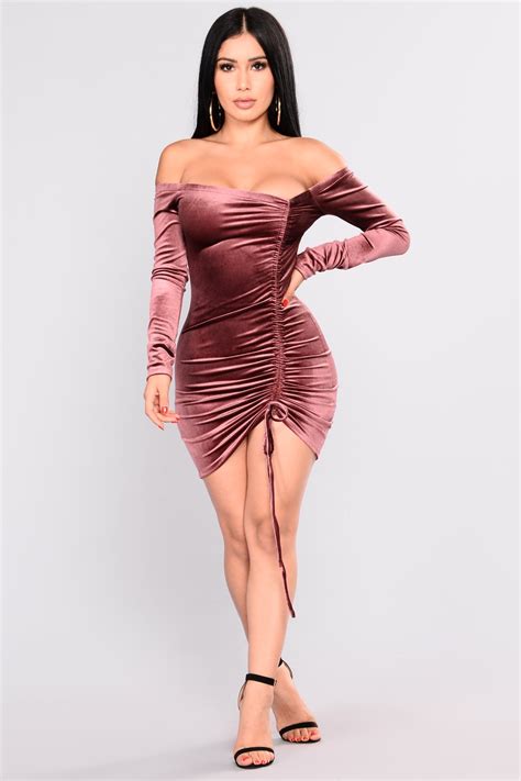 Tamar Braxton Looks Pretty In Fashion Novas Year Of The Dragon Velvet