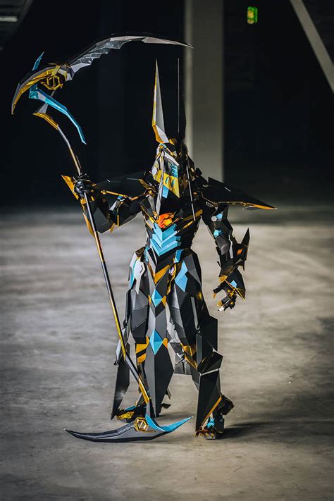 Girl Creates An Insanely Detailed Anubis Costume After 1000 Hours Of
