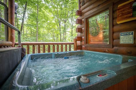 15 Smoky Mountains Romantic Cabins For Honeymoons