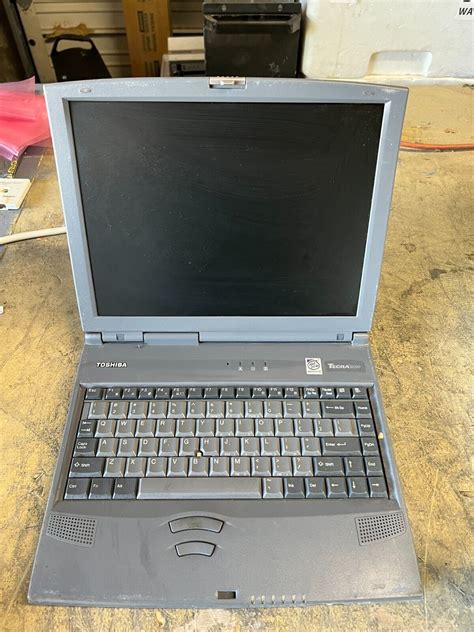 Vintage Retro Toshiba Tecra 8000 141 81gb Intel Pentium Ii Notebook