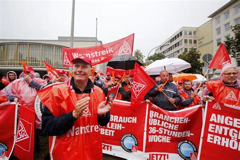 Haus der ig metall, alte jakobstraße 149 (5,015.40 mi) berlin, germany, 10969 Warnstreik in der BMW-Niederlassung Berlin: 200 bei ...