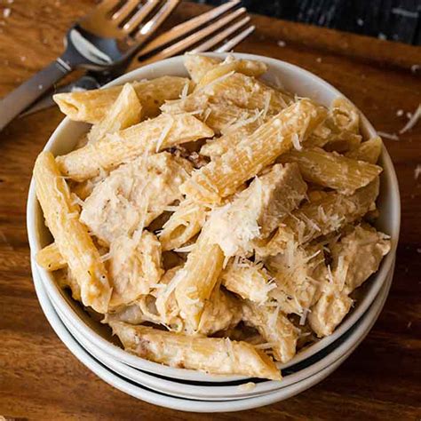 Cover your slow cooker and cook on low heat for about 6 hours until the veggies are nice and tender. Crock pot olive garden chicken alfredo pasta - Delicious ...