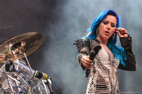 Pin By Wbzys On Alissa White Gluz Female Guitarist Alissa White