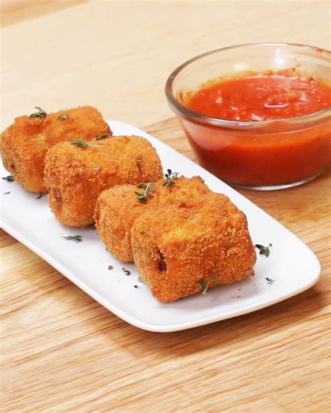 Layer with 3 noodles and a third of the ricotta mixture. Get Your Next Dinner Party Poppin' With These Lasagna Poppers