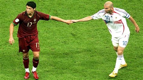 Gran actuación del maestro zizou en la semifinal de la copa del mundo 2006 ante portugal. Zinedine Zidane vs Portugal WORLD CUP 2006 - YouTube