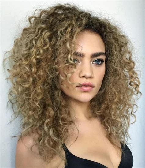Best Hairstyles For 2017 2018 Medium Layered Curly Bronde Hairstyle Flashmode Middle East