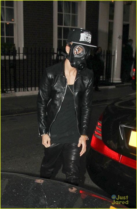 full sized photo of justin bieber wears gas mask while shopping 01 justin bieber wears gas