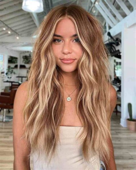 Stunning Money Piece Hair Highlights For A Face Framing Trend