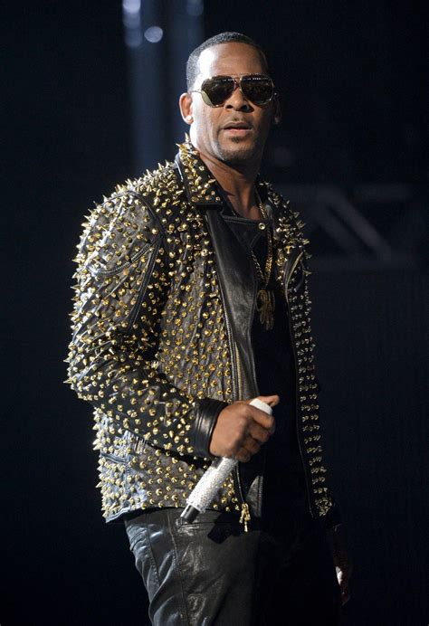 C ya l8r adieu r.l. R. Kelly Allegedly Refused to Have Cellmate as Lawyer Claimed He's in Solitary after Chicago Arrest