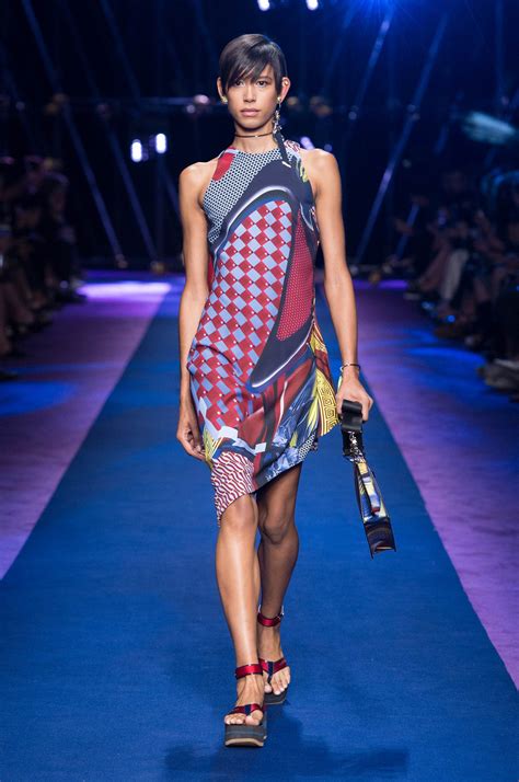 2017 (mmxvii) was a common year starting on sunday of the gregorian calendar, the 2017th year of the common era (ce) and anno domini (ad) designations, the 17th year of the 3rd millennium. VERSACE SPRING SUMMER 2017 WOMEN'S COLLECTION | The Skinny ...