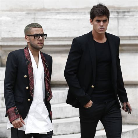 Todo mundo que assiste televisão ou acessa a internet, sabe que ontem aconteceu a convocação dos jogadores brasileiros que irão participar da copa 2014. O estilo de Daniel Alves - 09/06/2019 - Ilustrada ...