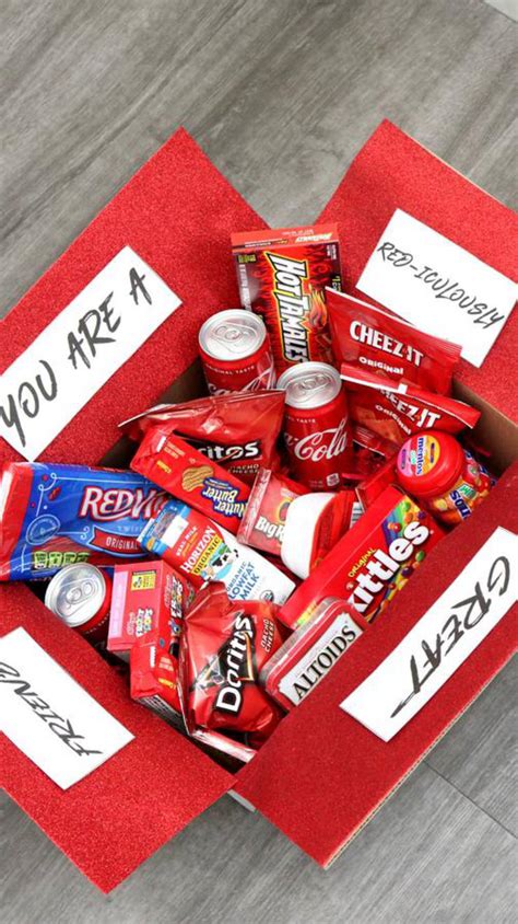 Recreate this diy gift for long distance boyfriend: Care Package - EASY DIY Care Package Ideas - Homemade Gift ...