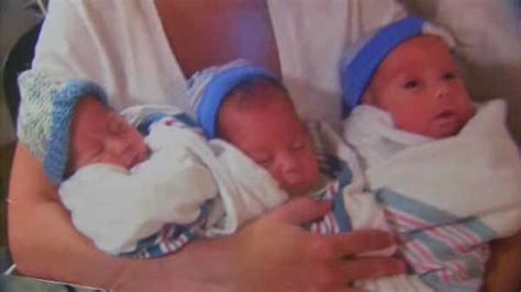 long island couple welcomes rare identical triplets abc7 new york