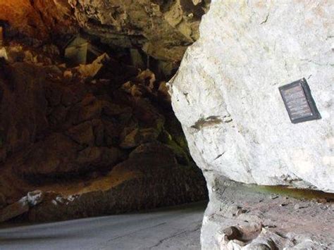 Jenolan Caves Monument Australia