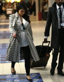 Pregnant Kim Kardashian Finally Dumps The Super Tight Dresses On Paris