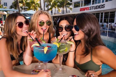 Miami Beach Nightclub The Clevelander Fighting City S Am Alcohol Ban