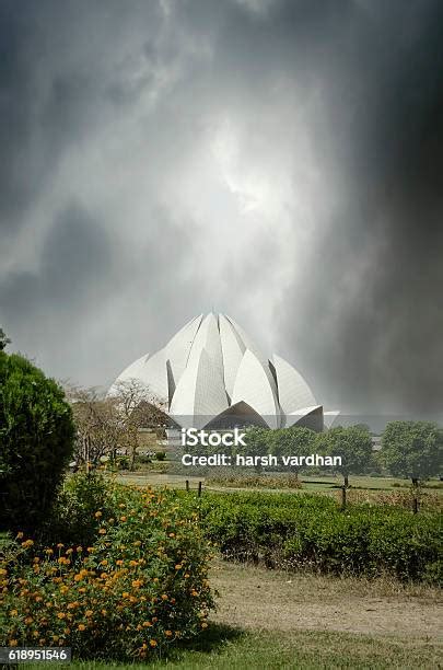 Kuil Teratai Di Siang Hari New Delhi India Foto Stok Unduh Gambar