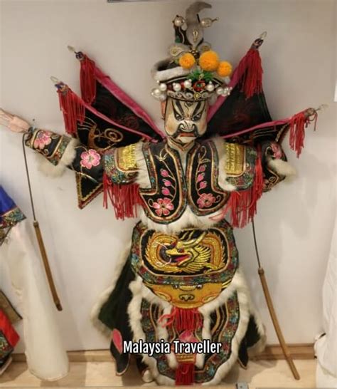 The present director of the teochew puppet opera troupe named kim giak low choon, ms ling goh, is a retired teochew opera actress and she is the founder of this museum. Teochew Puppet And Opera House - Armenian Street, Penang