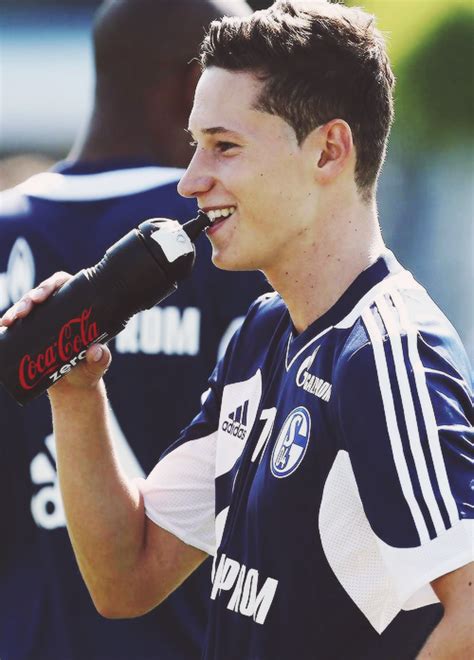 Only 180 of the 1.5 million youth football players in england will make it to the premier league. Julian Draxler *-* | Deutsche nationalmannschaft ...