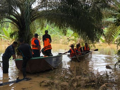 Merupakan akhbar berbahasa melayu yang mula menemui. Operasi cari Md. Rajihan diteruskan hari ini - Kosmo Digital