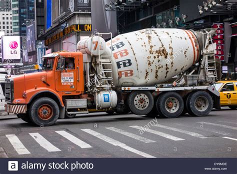 Concrete Mixer In Manhattan New York City Stock Photo 68440442 Alamy