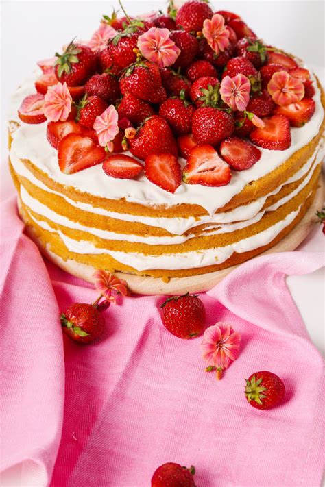 20+ neu bilder red roof inn palm springs / red roo. Kuchen mit kirschen und erdbeeren | Kostenlose Foto