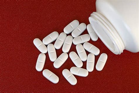 1800 Oval White Pill Stock Photos Pictures And Royalty Free Images