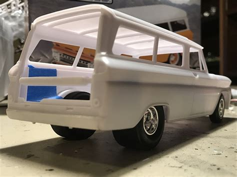 1966 Chevy Suburban Plastic Model Car Kit 125 Scale 854409