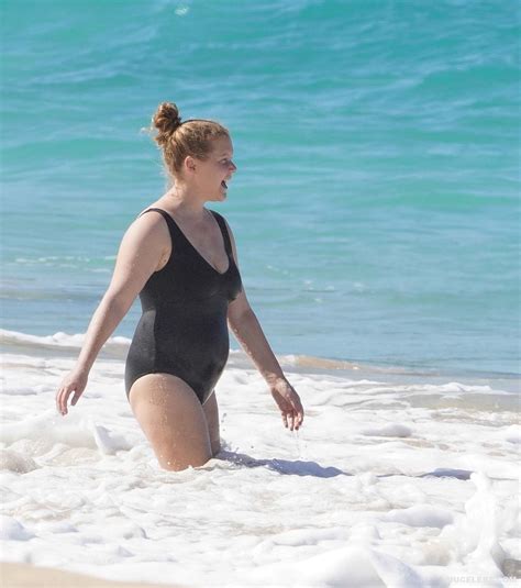 Amy Schumer Shows Her Big Tits On A Beach