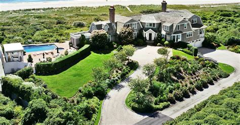 The journey time between new york and the hamptons is around 4h 29m and covers a distance of around 94 miles. Summer in the Hamptons will be sizzling—commentary