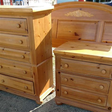Made from solid wood, the entire set features a distressed whitewash finish which emphasizes the transitional styling of the set. Queen-size distressed pine wood bedroom set for sale in ...