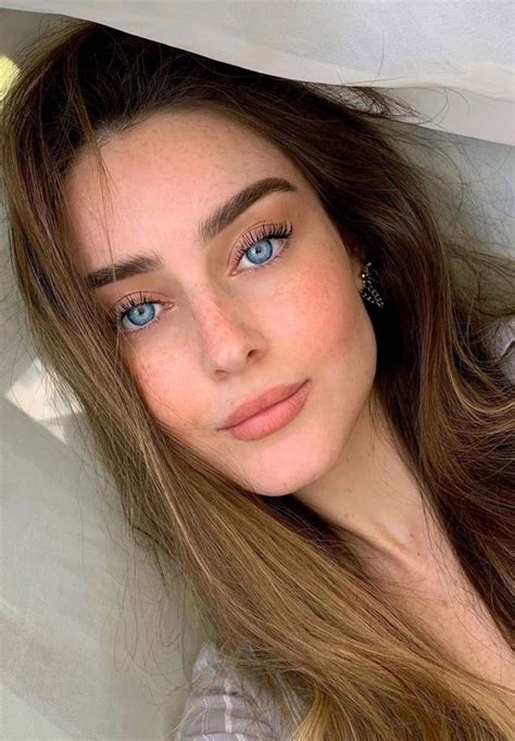 Natural Makeup Ideas For Blue Eyes