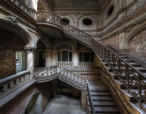 Stairs In Decay Amazing Staircase Inside An Abandoned