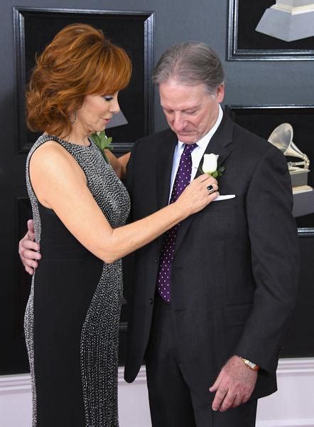 Country music entertainer reba mcentire's boyfriend, rex linn, is no stranger to film and television! Reba McEntire Introduces New Boyfriend In Sweet Red Carpet ...