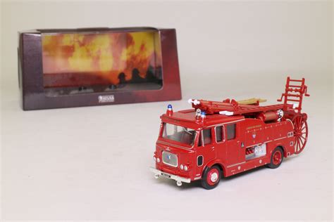 Atlas Editions Dennis F106 Fire Engine London Fire Brigade Excellent