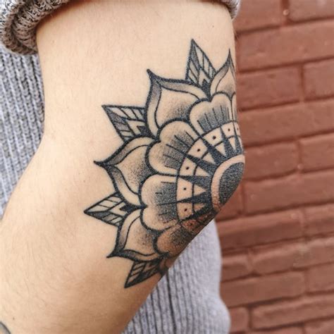 Tato lengan bermotif bunga ini merupakan contoh sempurna dari seni tato ultra feminin. Menakjubkan 26+ Foto Foto Tato Di Lengan - Gambar Tato Keren