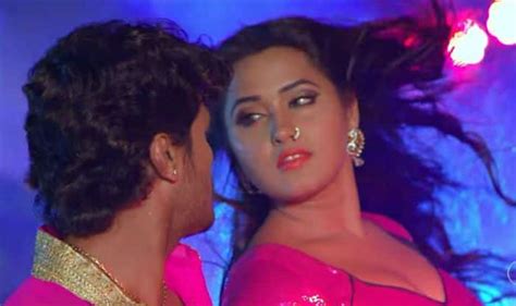 Bhojpuri Actors Khesari Lal Yadav Kajal Raghwanis Sensuous Dance In