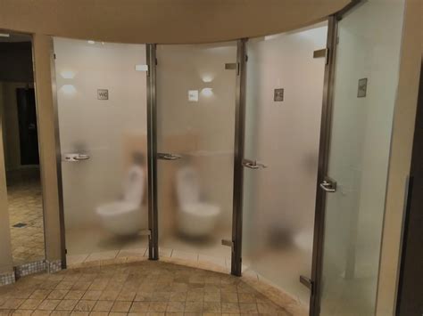 27 Which Stall Is Cleanest In A Public Bathroom Super Awkward Semi