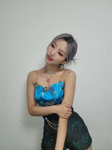 Pin By Ameenmin On Soyeon In 2021 Fashion Kpop Girls Girl