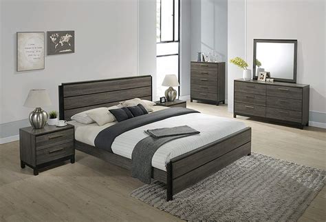 These complete furniture collections include everything you need to outfit the entire bedroom in coordinating style. Top 10 Best King Size Bedroom Sets in 2020 - Reviews ...