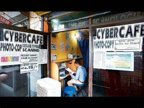 साइबर कैफे में खुलेआम होता था सेक्स का खेल 24 यंग कपल्स गिरफ्तार Cyber Cafe Shame 24