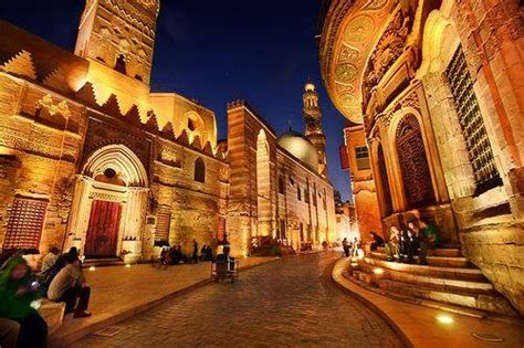 الجامع الأزهر هو أهم مساجد مصر على الإطلاق، وأحد المعاقل التاريخية لنشر وتعليم الإسلام كذلك هو واحد من أشهر المساجد الأثرية في مصر والعالم الإسلامي. ‫مآذن لها تاريخ - الجامع الأزهر : الجامع الأزهر (359 - 361 ...