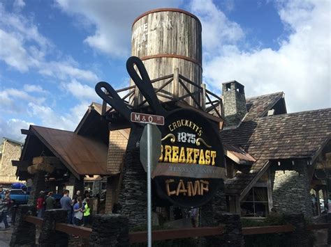 The Most Unique Places To Eat In Gatlinburg