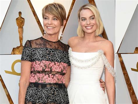 Meet Margot Robbie S Mom All About Sarie Kessler And Their Sweet Mother Babe Relationship