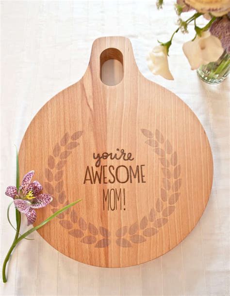 When it comes to personalized gifts for mom, this hand painted family tree serving bowl is something she'll use over and over again. Custom Engraved Cutting Boards : Mother's Day Personalized ...
