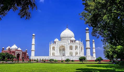 Agra City Is Explored By Hundreds Of Thousand People They Visit This